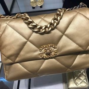 Chanel 19 !!VERY REAR!!